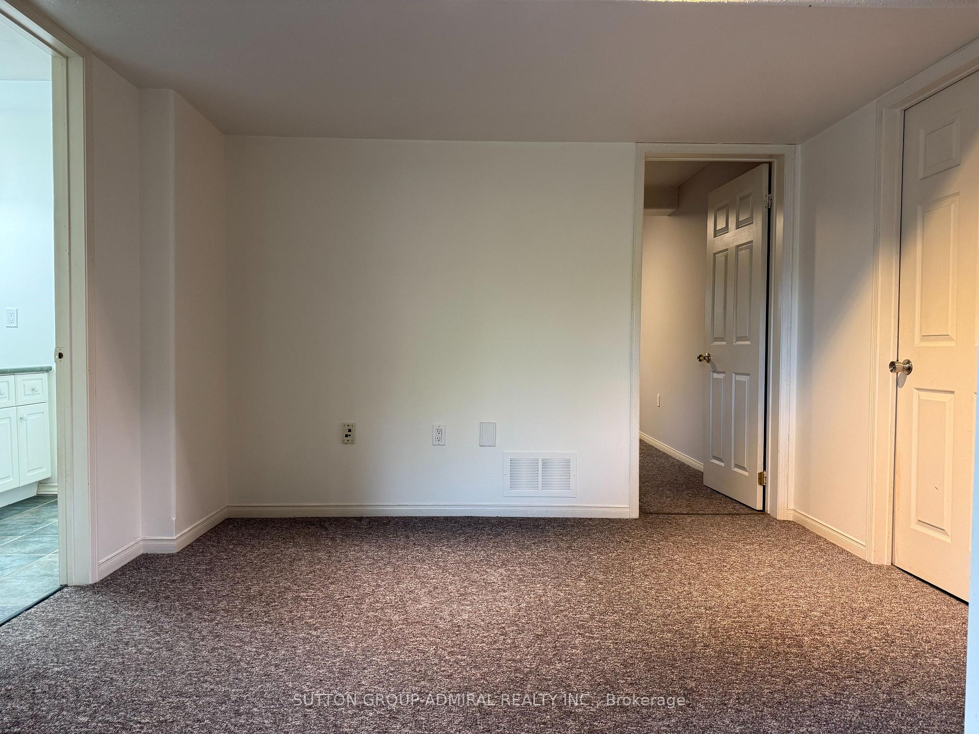 Photo 8 of 132 Brown Wood Drive, Barrie, Little Lake — HOMEH