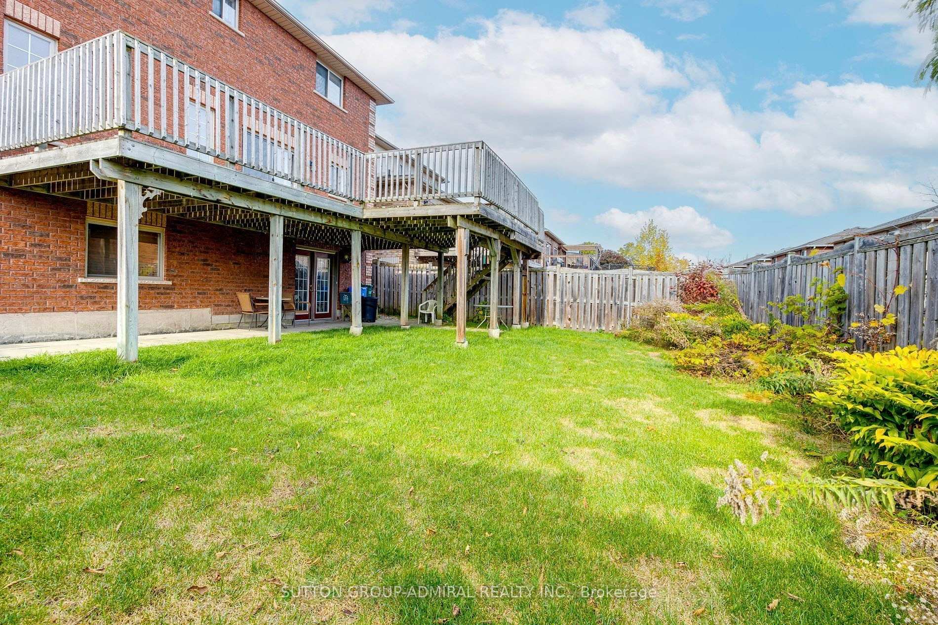 Photo 14 of 132 Brown Wood Drive, Barrie, Little Lake — HOMEH