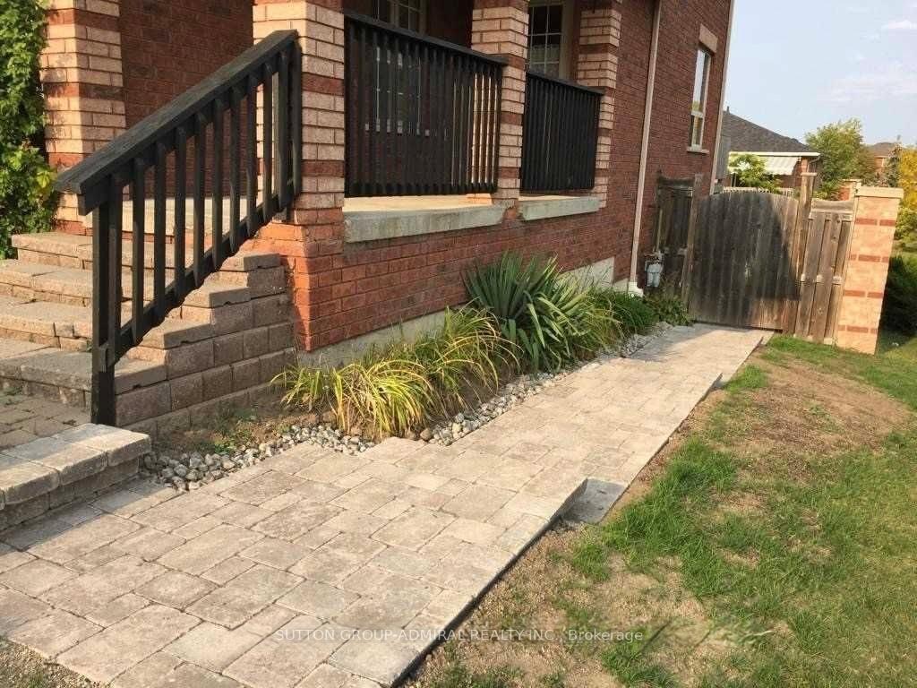 Photo 15 of 132 Brown Wood Drive, Barrie, Little Lake — HOMEH