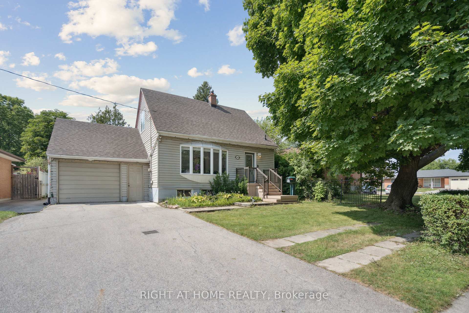 Photo 2 of 2343 Mountainside Drive, Burlington, Mountainside — HOMEH