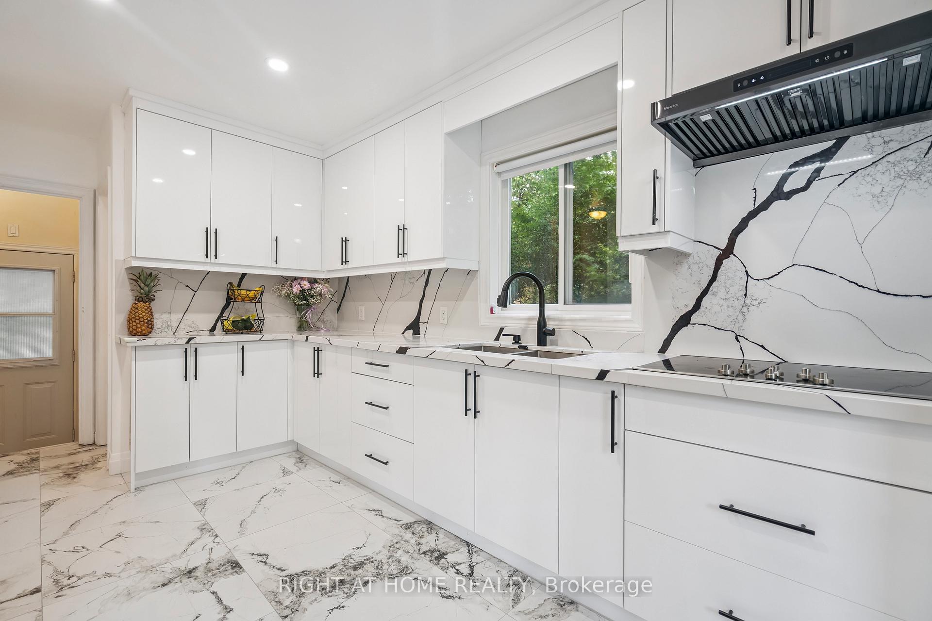 Photo 14 of 2343 Mountainside Drive, Burlington, Mountainside — HOMEH