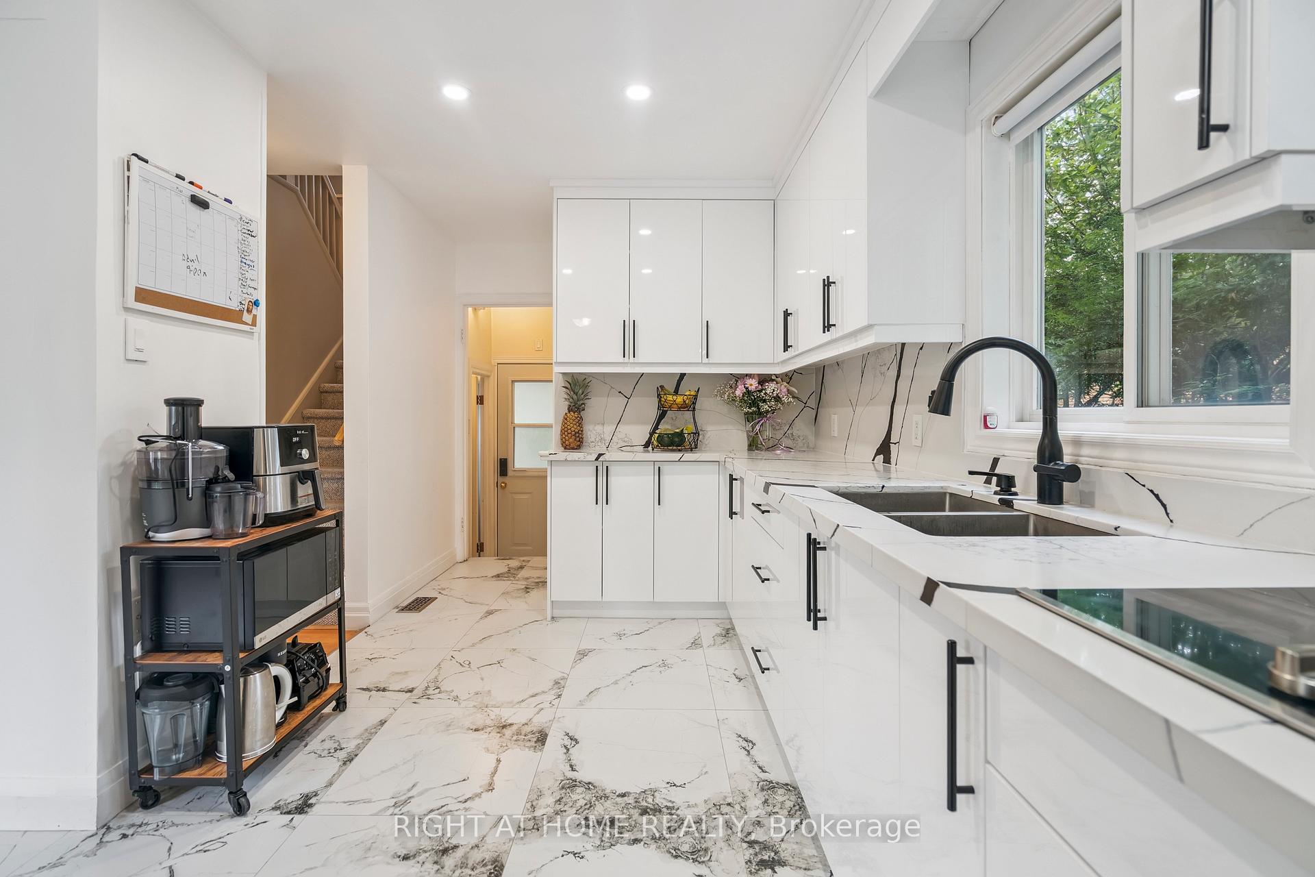 Photo 15 of 2343 Mountainside Drive, Burlington, Mountainside — HOMEH
