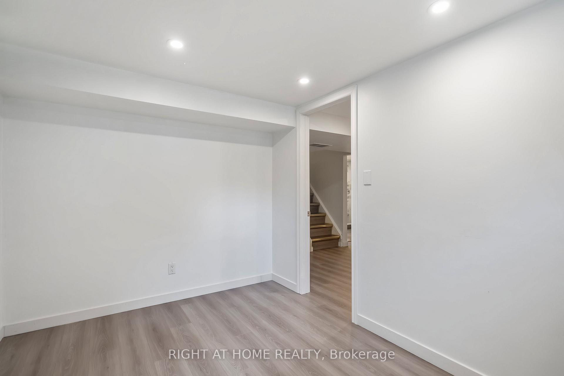 Photo 31 of 2343 Mountainside Drive, Burlington, Mountainside — HOMEH