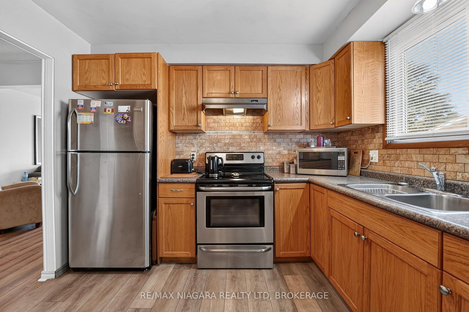 Photo 8 of 45 Green Maple Drive, St. Catharines, Secord Woods — HOMEH