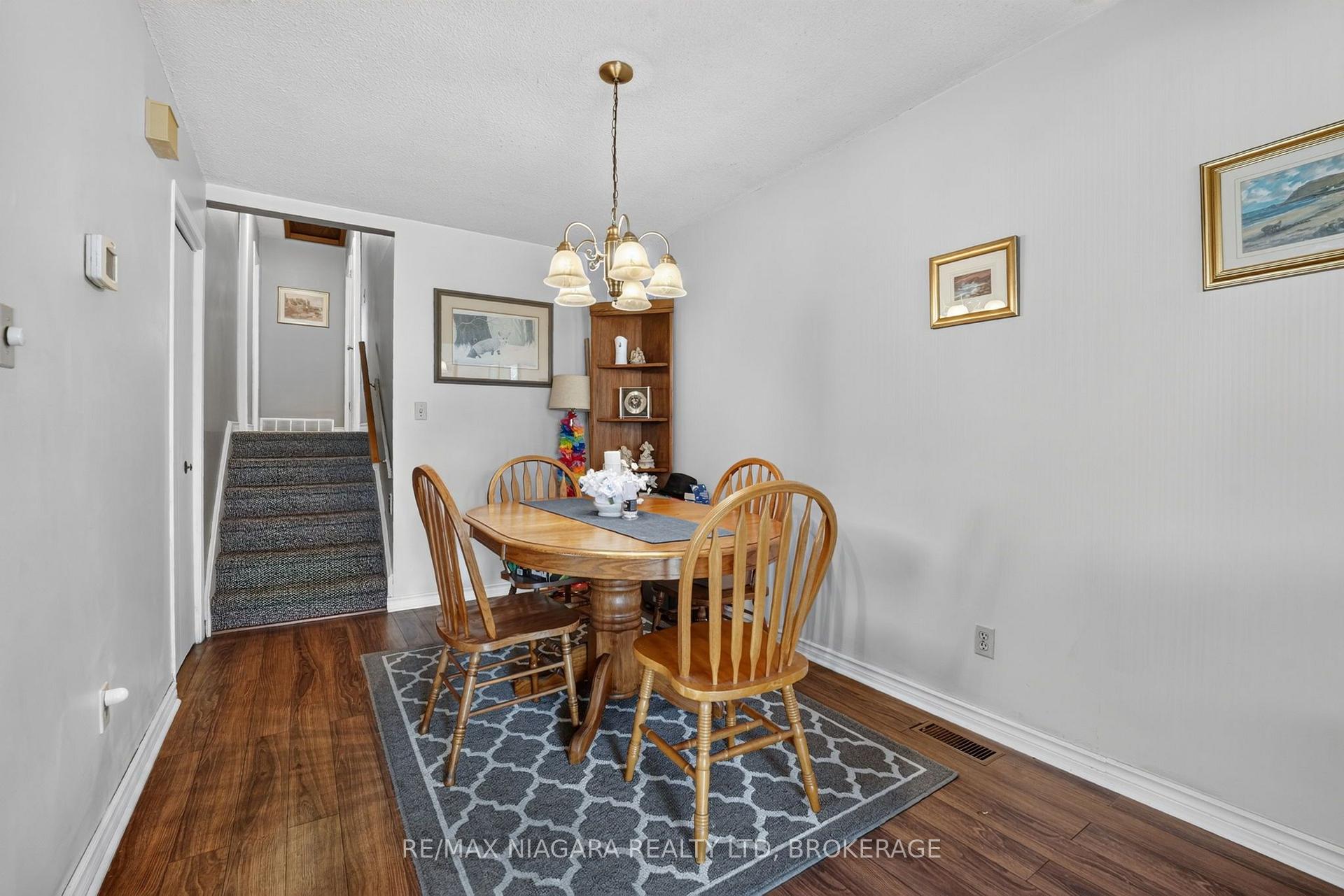 Photo 10 of 45 Green Maple Drive, St. Catharines, Secord Woods — HOMEH