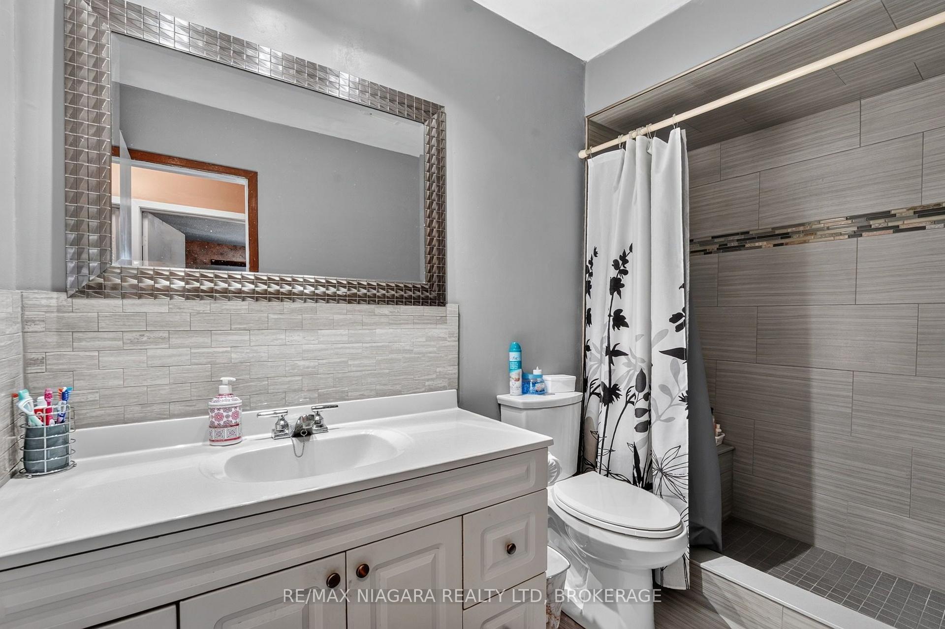 Photo 14 of 45 Green Maple Drive, St. Catharines, Secord Woods — HOMEH