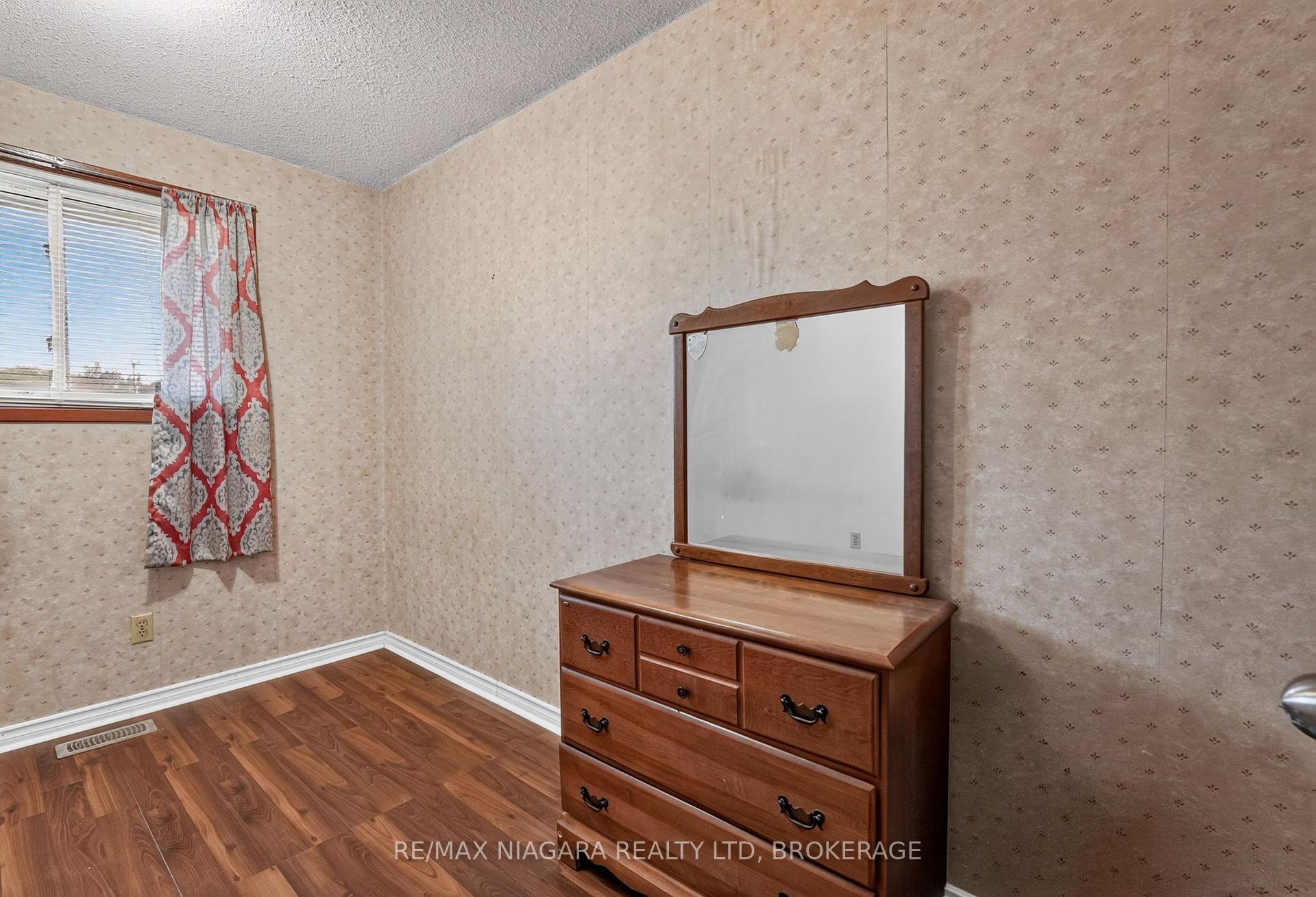 Photo 18 of 45 Green Maple Drive, St. Catharines, Secord Woods — HOMEH