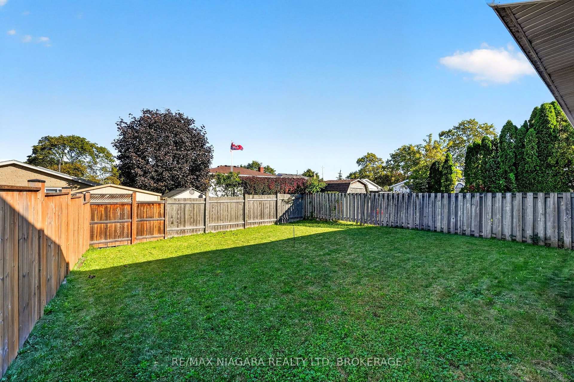 Photo 20 of 45 Green Maple Drive, St. Catharines, Secord Woods — HOMEH