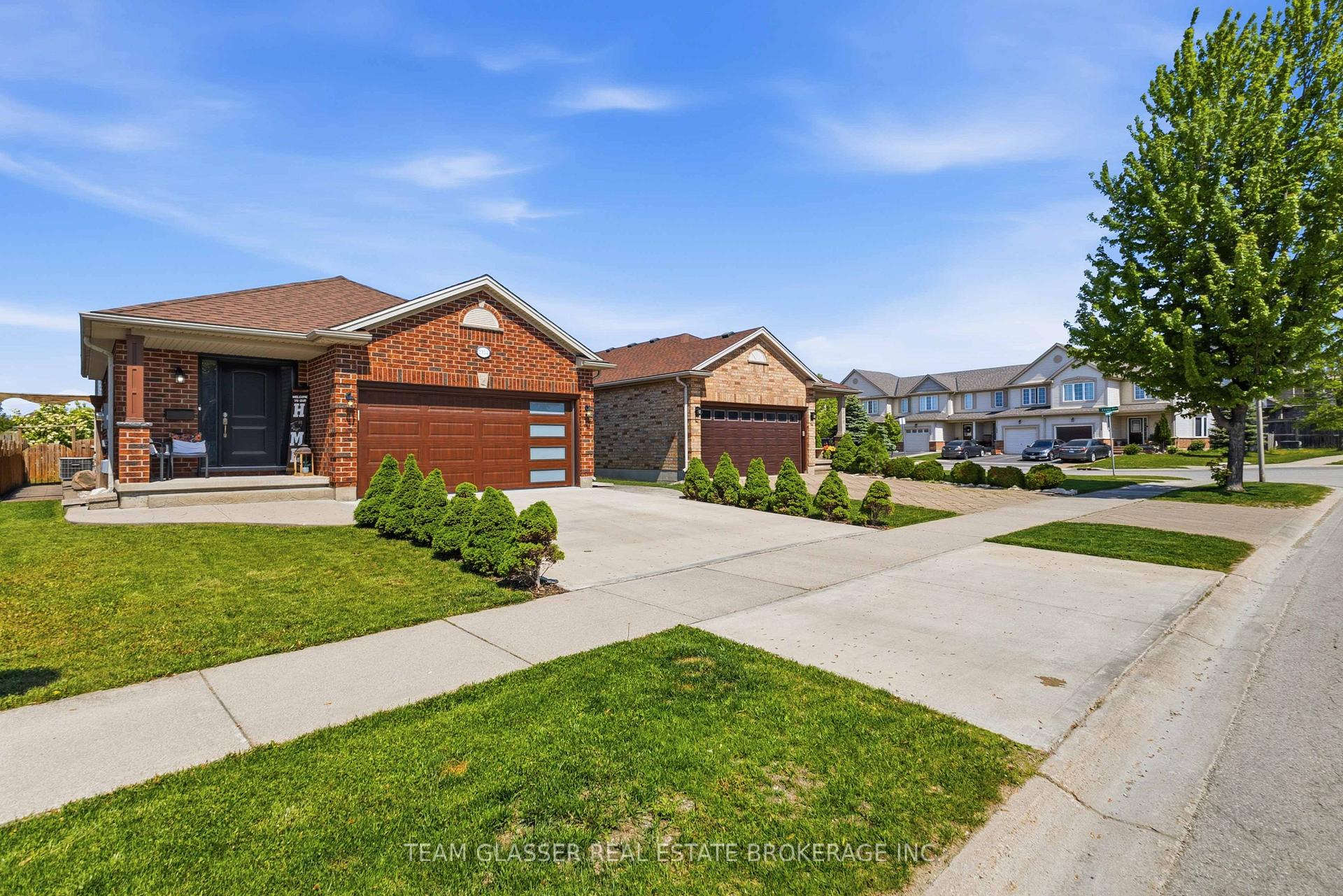 Photo 2 of 2334 Meadowgate Boulevard, London, South U — HOMEH