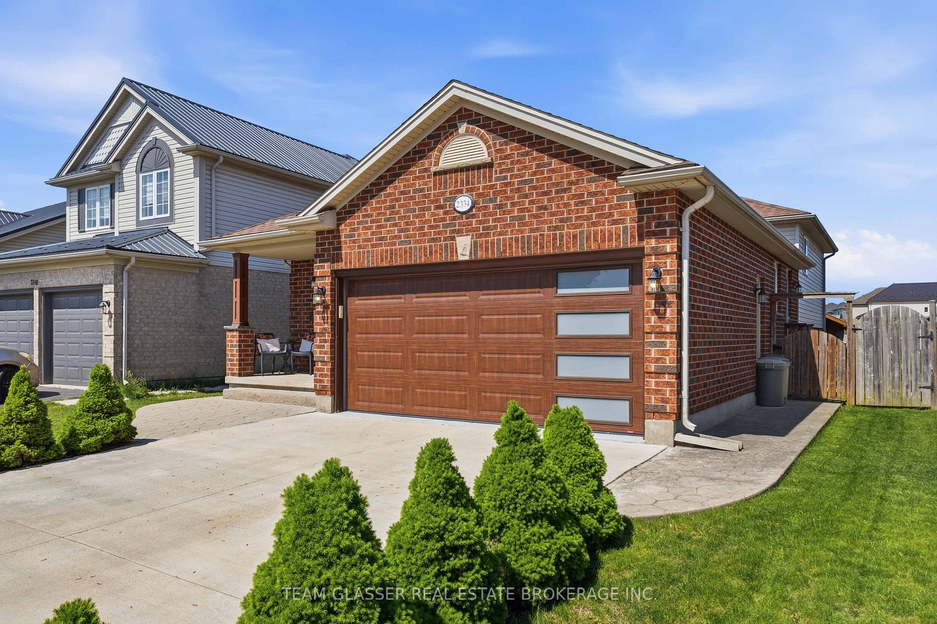 Photo 4 of 2334 Meadowgate Boulevard, London, South U — HOMEH