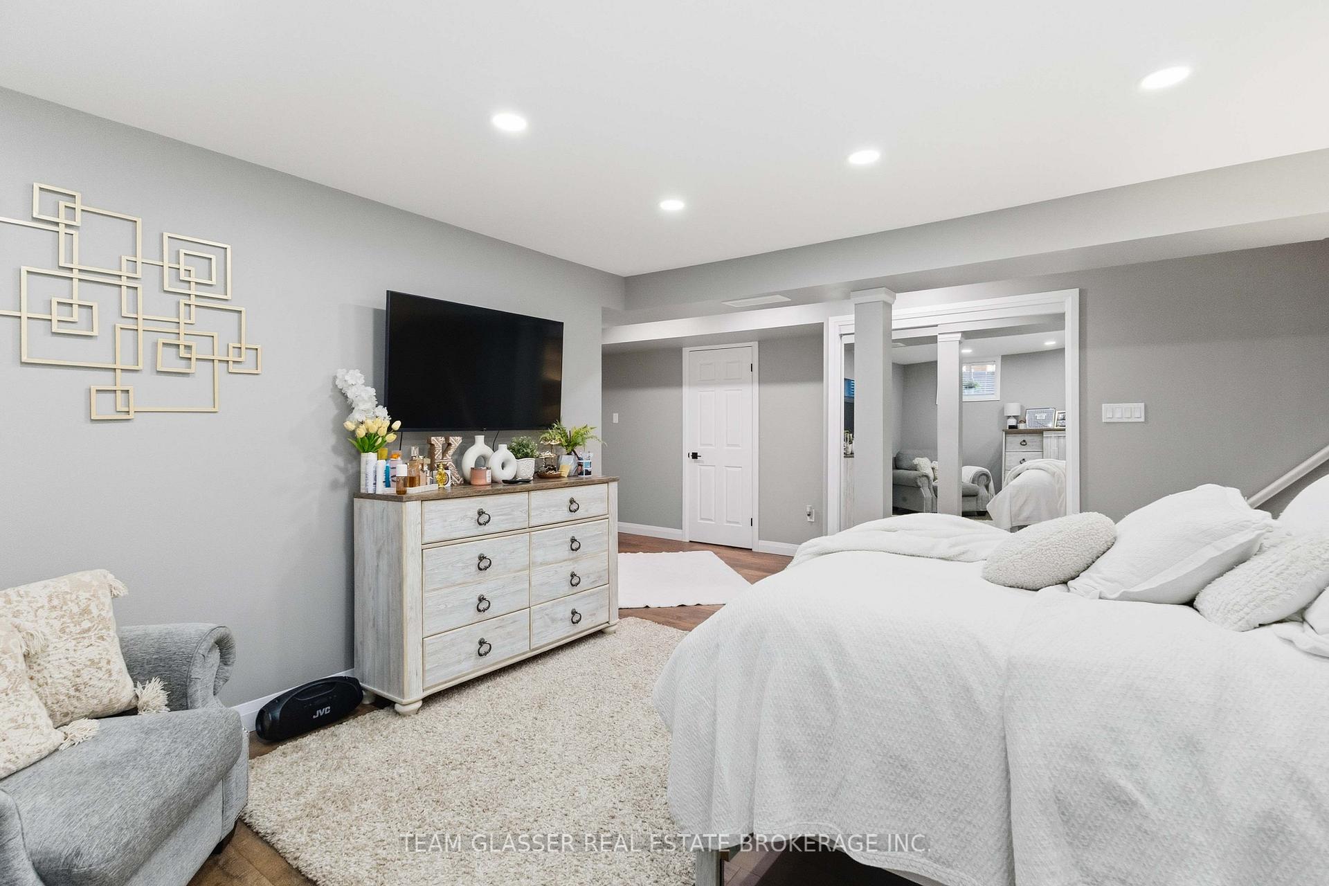 Photo 40 of 2334 Meadowgate Boulevard, London, South U — HOMEH