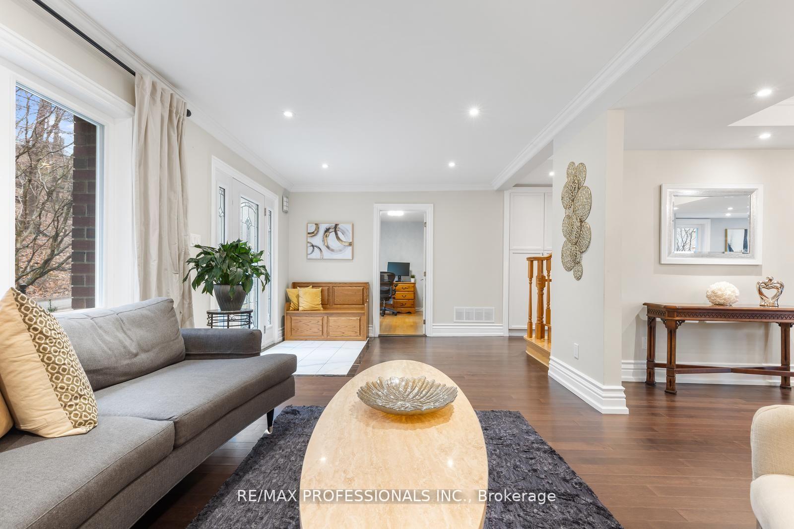 Photo 8 of 164 Morningside Avenue, Toronto, High Park-Swansea — HOMEH