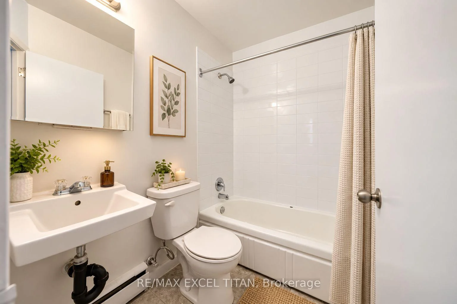 Photo 12 of Unit 5, 1201 Cedar Street, Oshawa, Lakeview — HOMEH