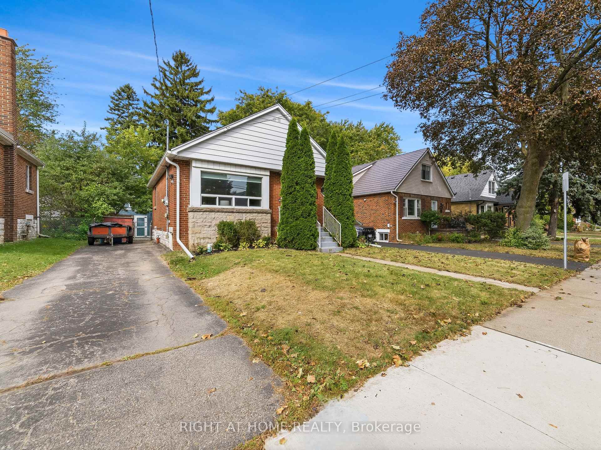 Photo 2 of 206 East 19th Street, Hamilton, Inch Park — HOMEH