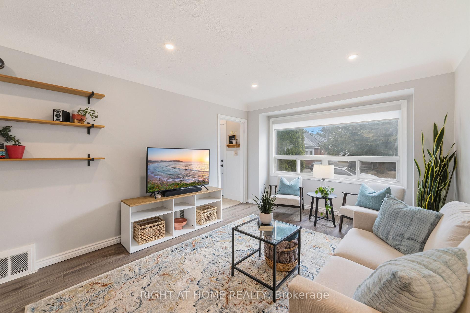 Photo 4 of 206 East 19th Street, Hamilton, Inch Park — HOMEH