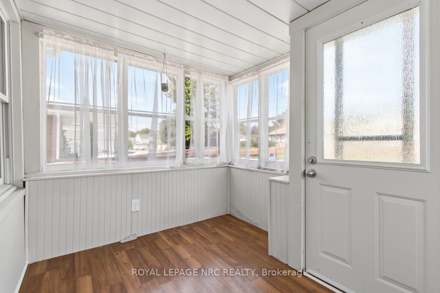 Photo 5 of 6422 Ash Street, Niagara Falls, Dorchester — HOMEH