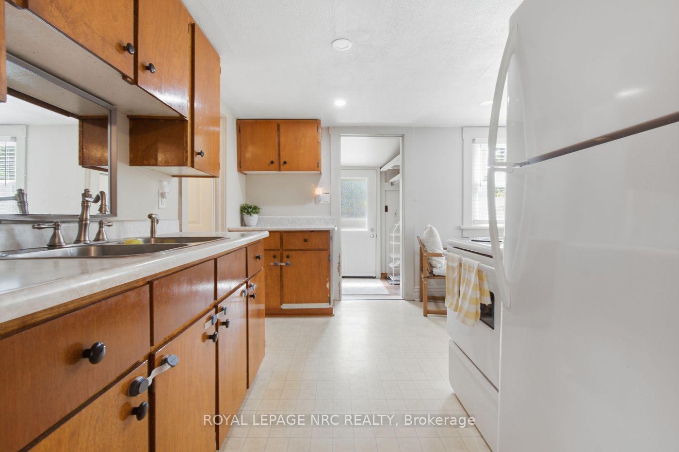 Photo 11 of 6422 Ash Street, Niagara Falls, Dorchester — HOMEH