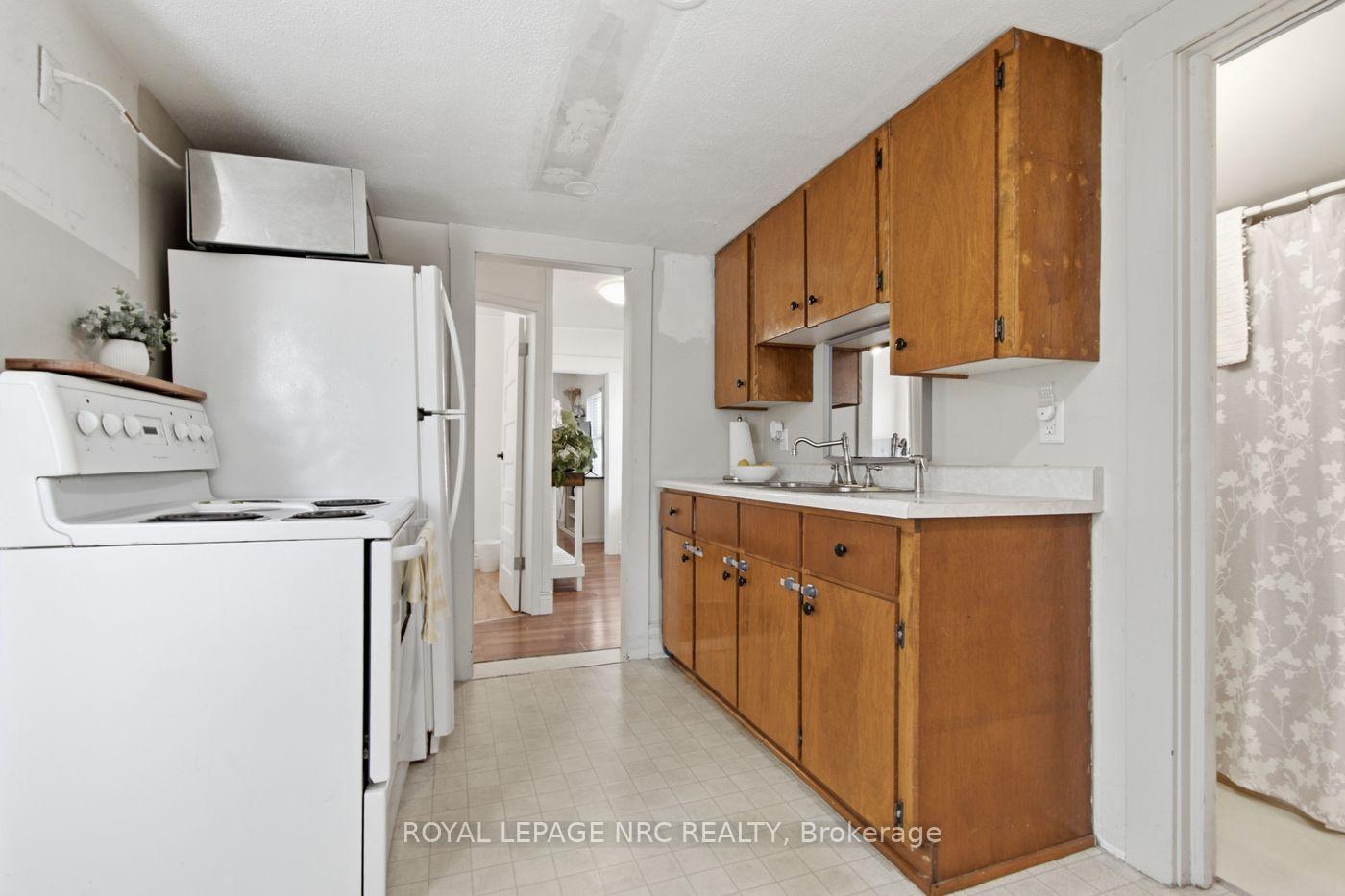 Photo 12 of 6422 Ash Street, Niagara Falls, Dorchester — HOMEH