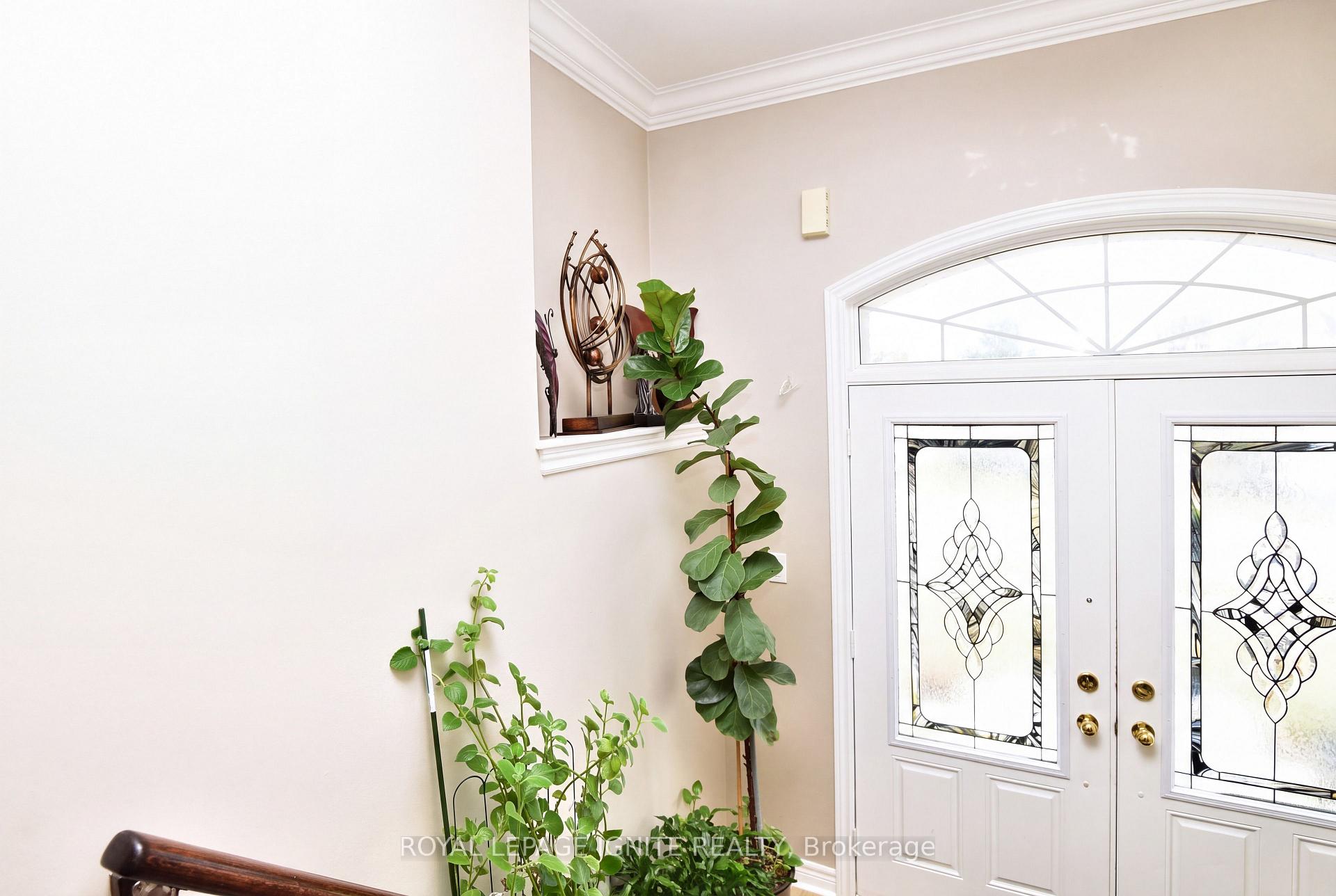Photo 6 of 42 Grayleaf Drive, Whitchurch-Stouffville, Stouffville — HOMEH