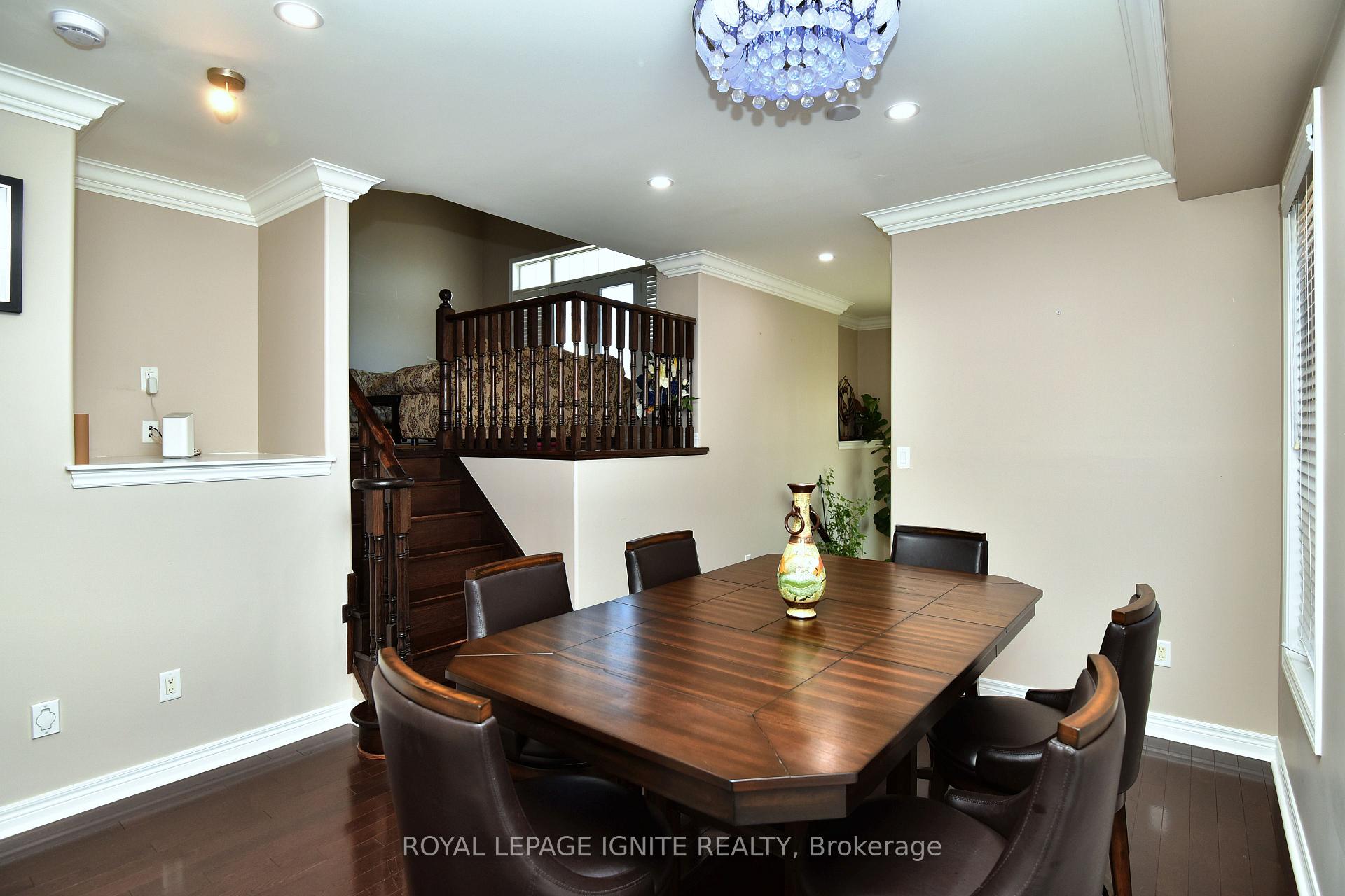 Photo 12 of 42 Grayleaf Drive, Whitchurch-Stouffville, Stouffville — HOMEH