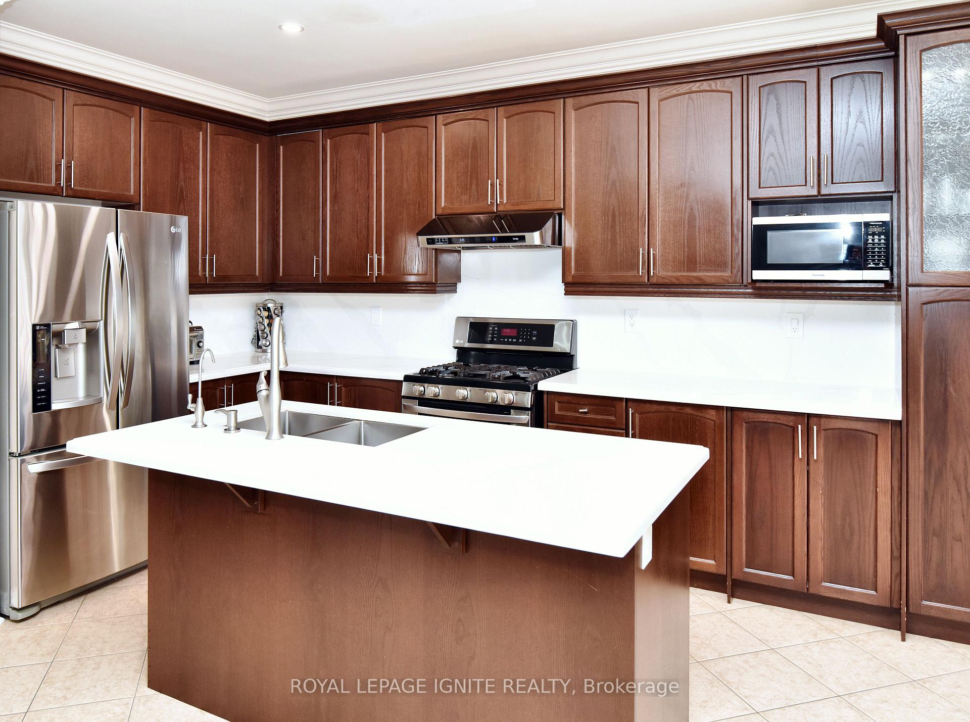 Photo 13 of 42 Grayleaf Drive, Whitchurch-Stouffville, Stouffville — HOMEH