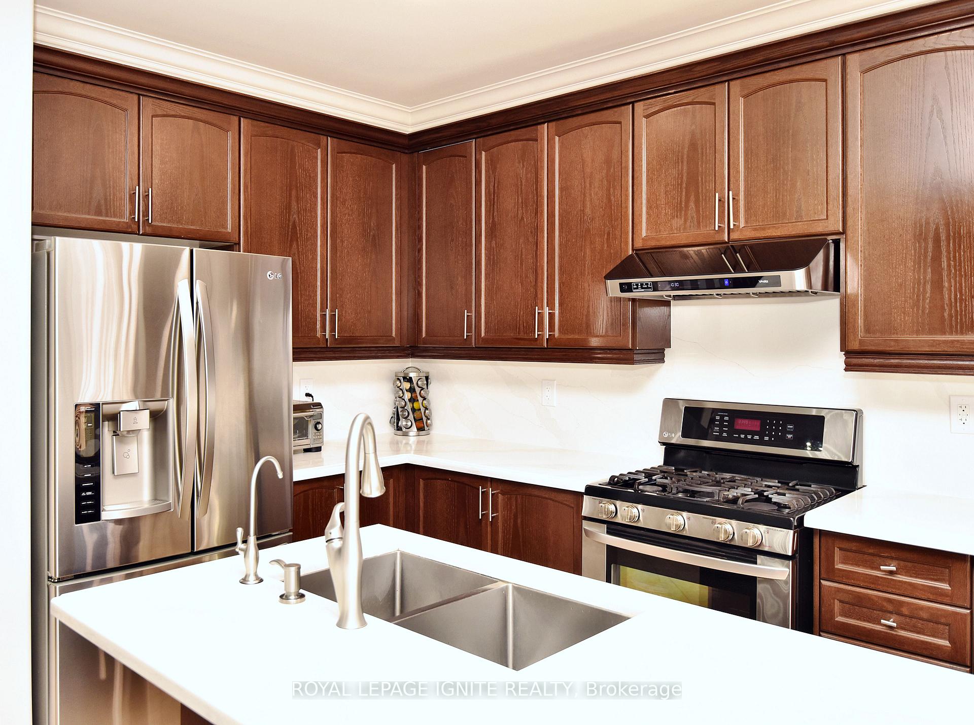 Photo 14 of 42 Grayleaf Drive, Whitchurch-Stouffville, Stouffville — HOMEH
