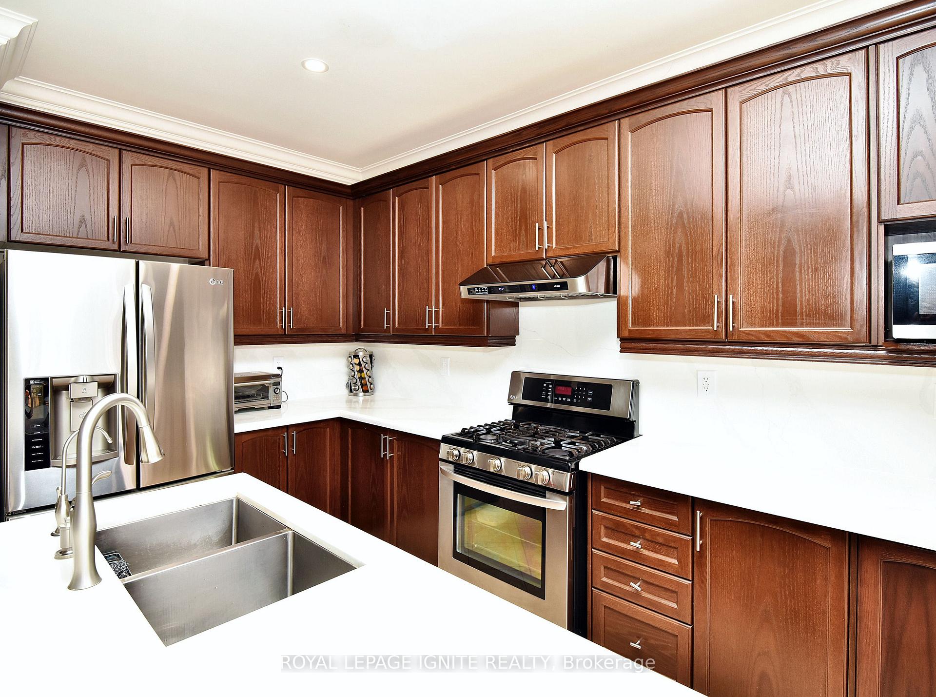 Photo 16 of 42 Grayleaf Drive, Whitchurch-Stouffville, Stouffville — HOMEH