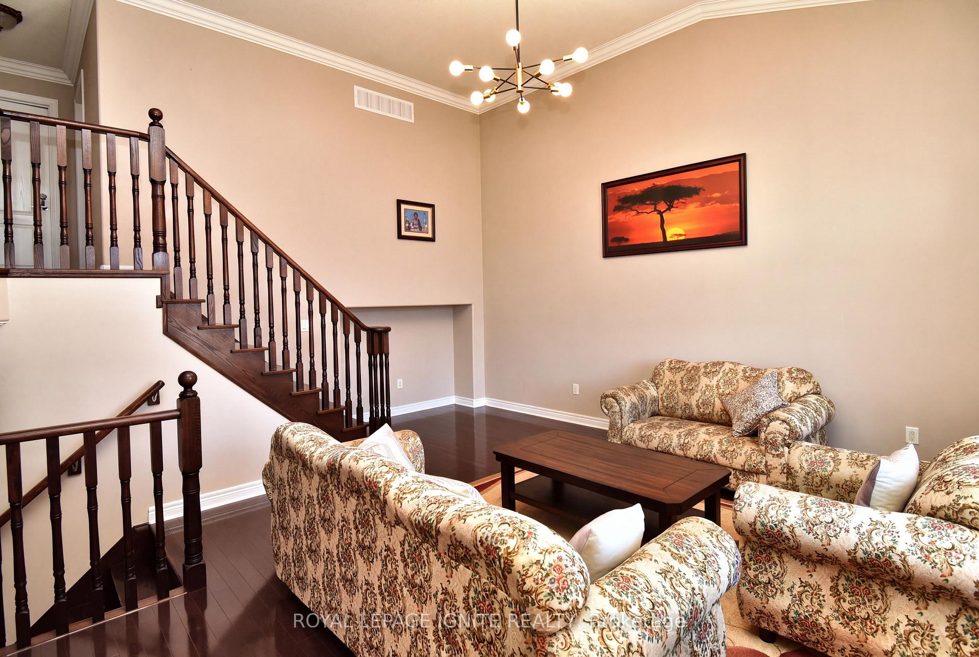 Photo 19 of 42 Grayleaf Drive, Whitchurch-Stouffville, Stouffville — HOMEH