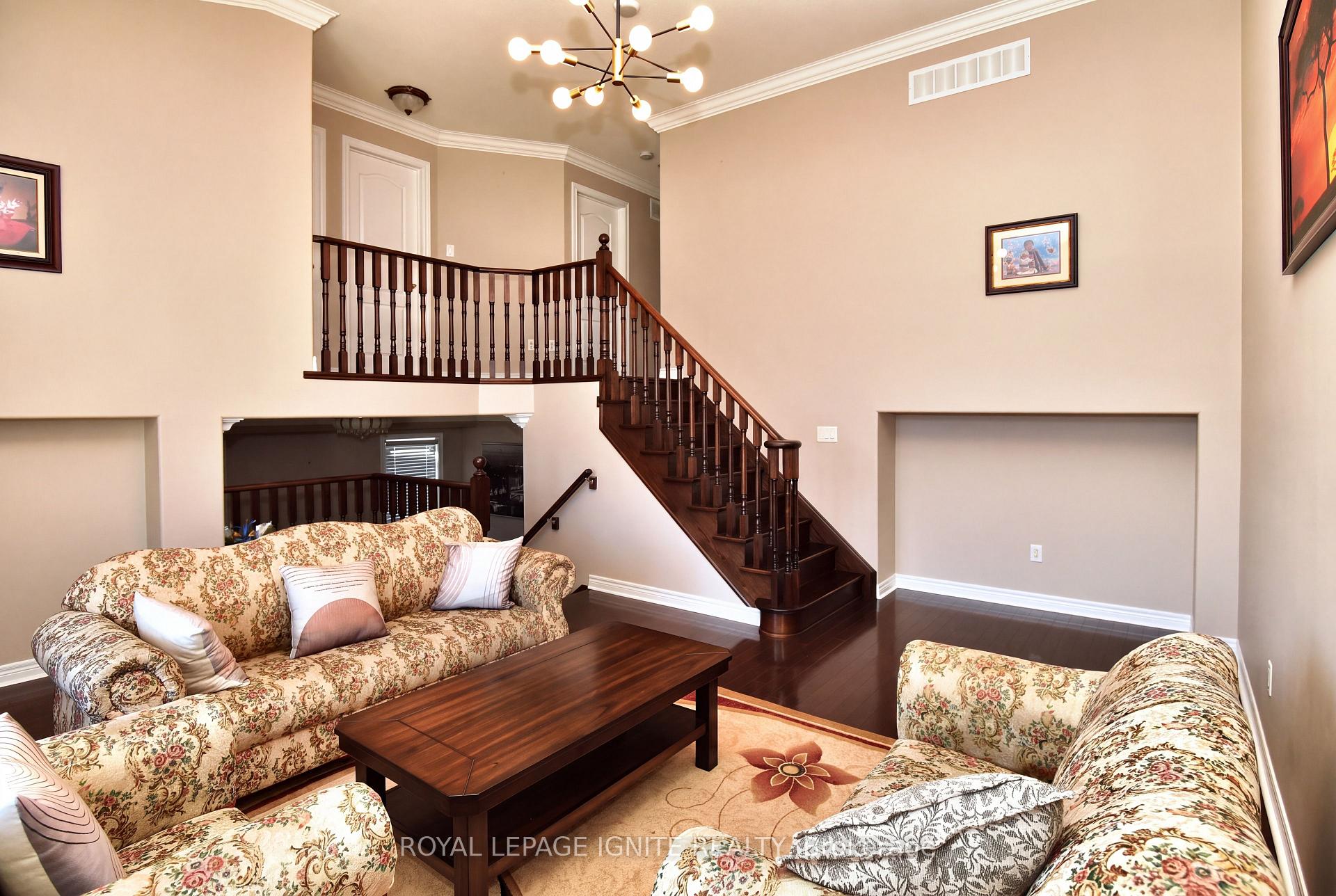 Photo 20 of 42 Grayleaf Drive, Whitchurch-Stouffville, Stouffville — HOMEH
