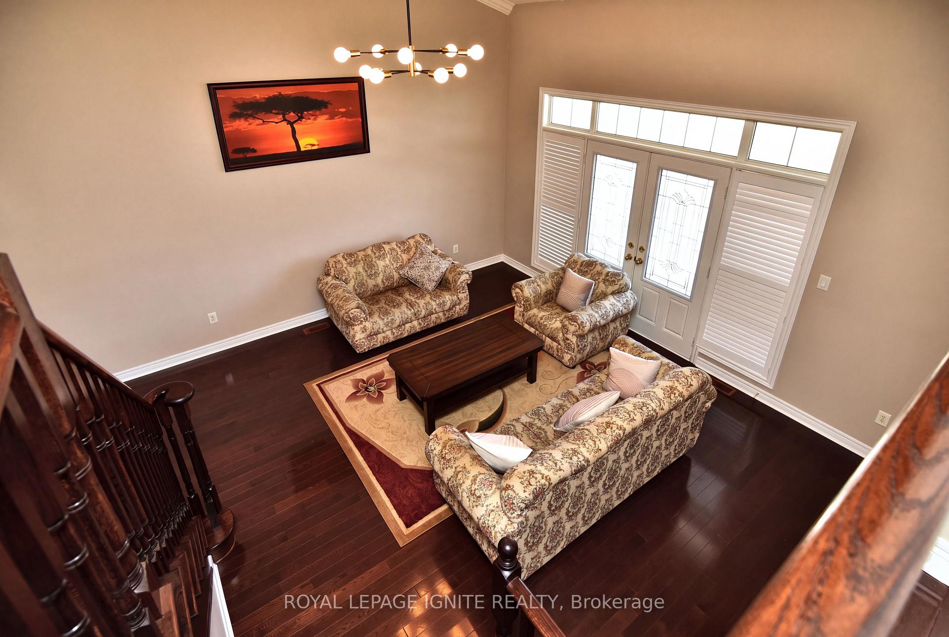 Photo 21 of 42 Grayleaf Drive, Whitchurch-Stouffville, Stouffville — HOMEH