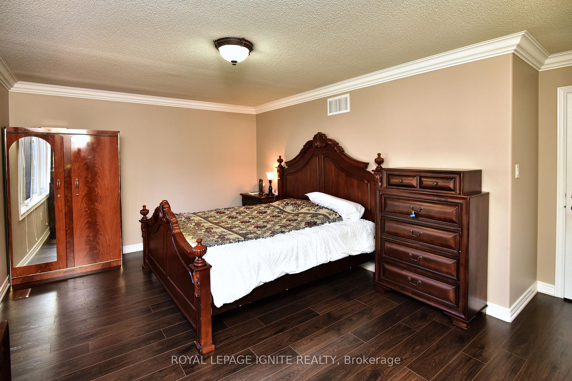 Photo 24 of 42 Grayleaf Drive, Whitchurch-Stouffville, Stouffville — HOMEH