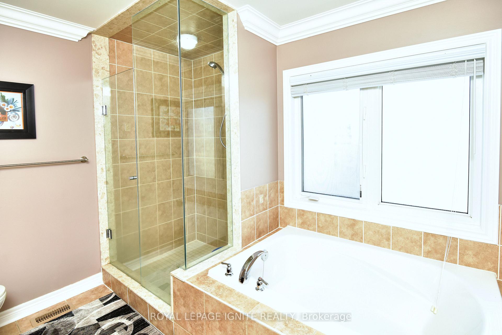 Photo 28 of 42 Grayleaf Drive, Whitchurch-Stouffville, Stouffville — HOMEH