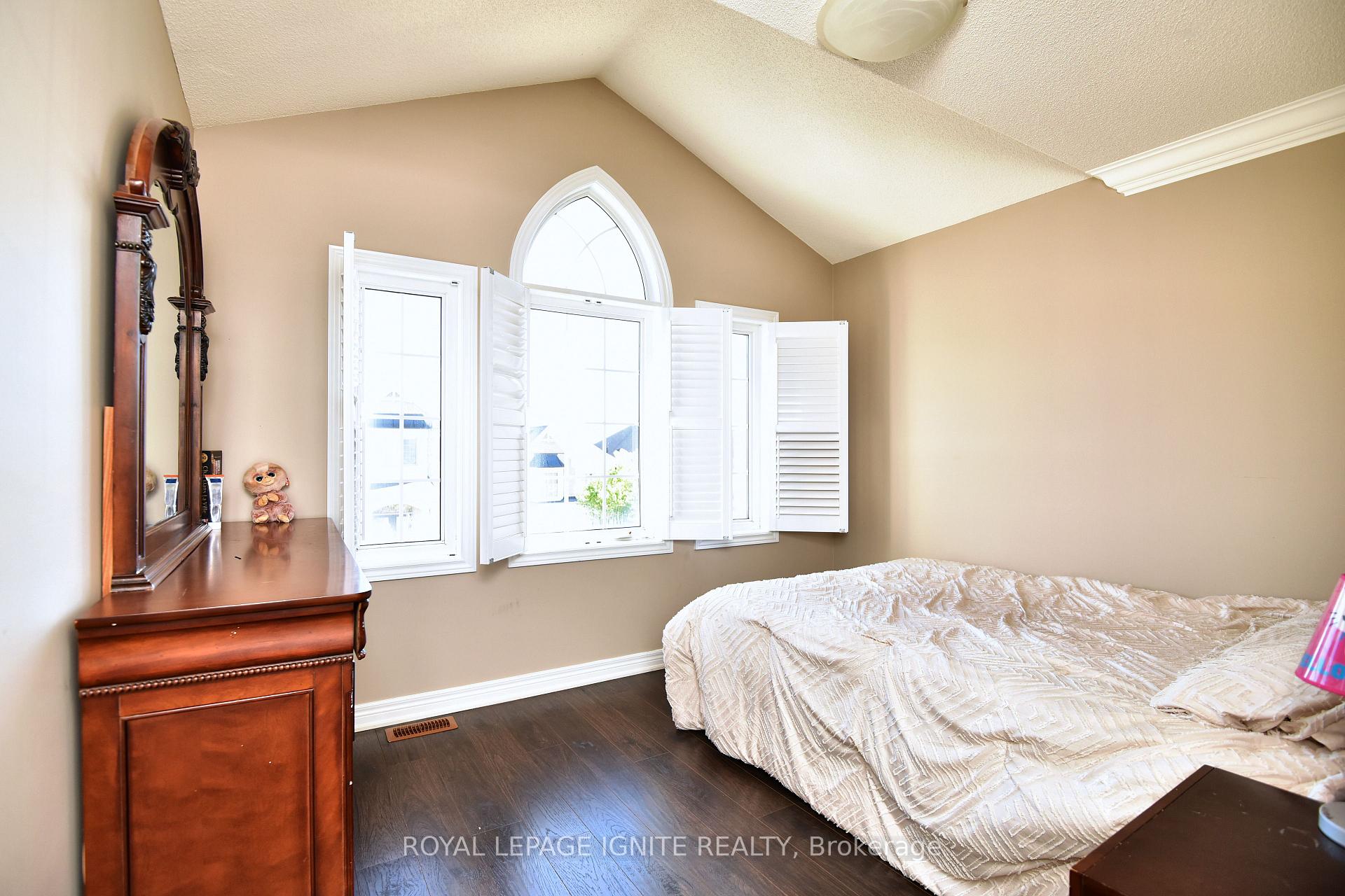 Photo 31 of 42 Grayleaf Drive, Whitchurch-Stouffville, Stouffville — HOMEH