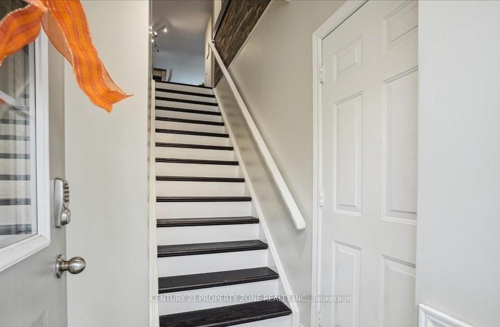 Photo 3 of Unit 35, 4045 Upper Middle Road, Burlington, Rose — HOMEH