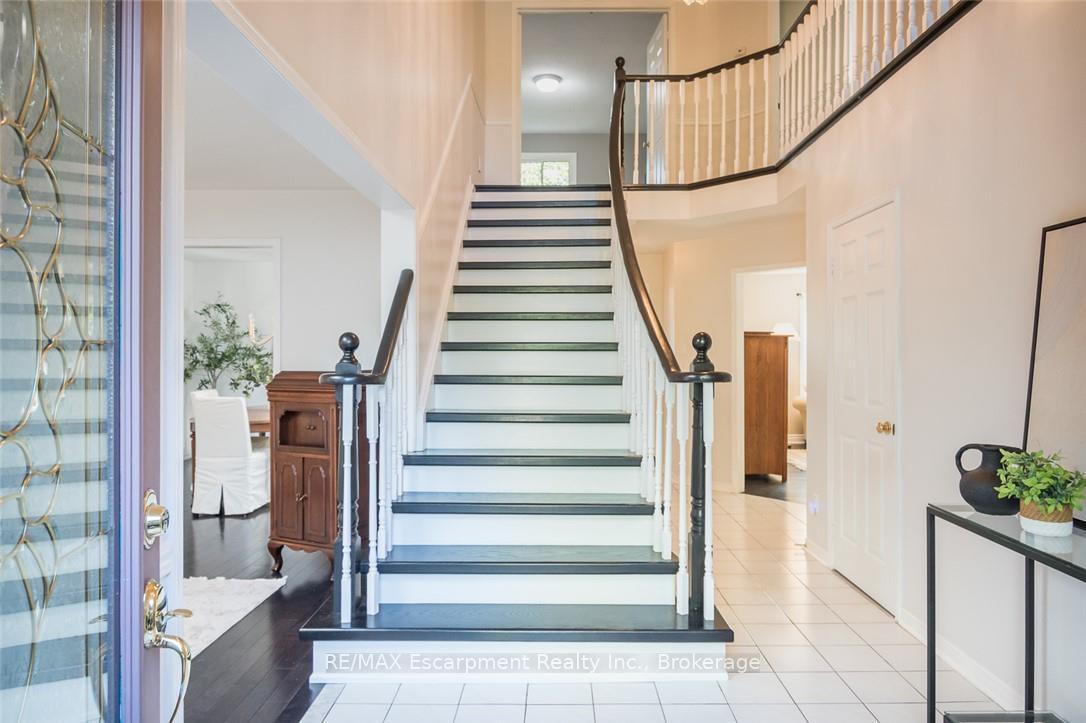 Photo 3 of 1348 Fieldcrest Lane, Oakville, Glen Abbey — HOMEH