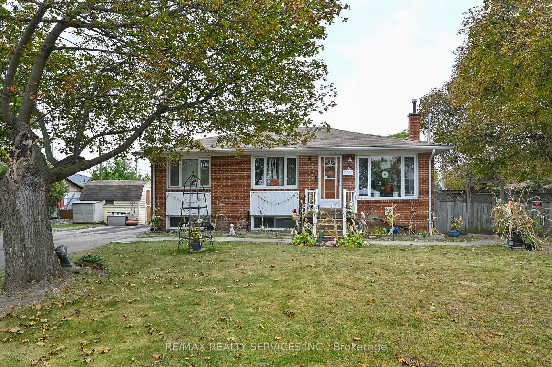 Photo 2 of 31 Brisco Street, Brampton, Brampton North — HOMEH