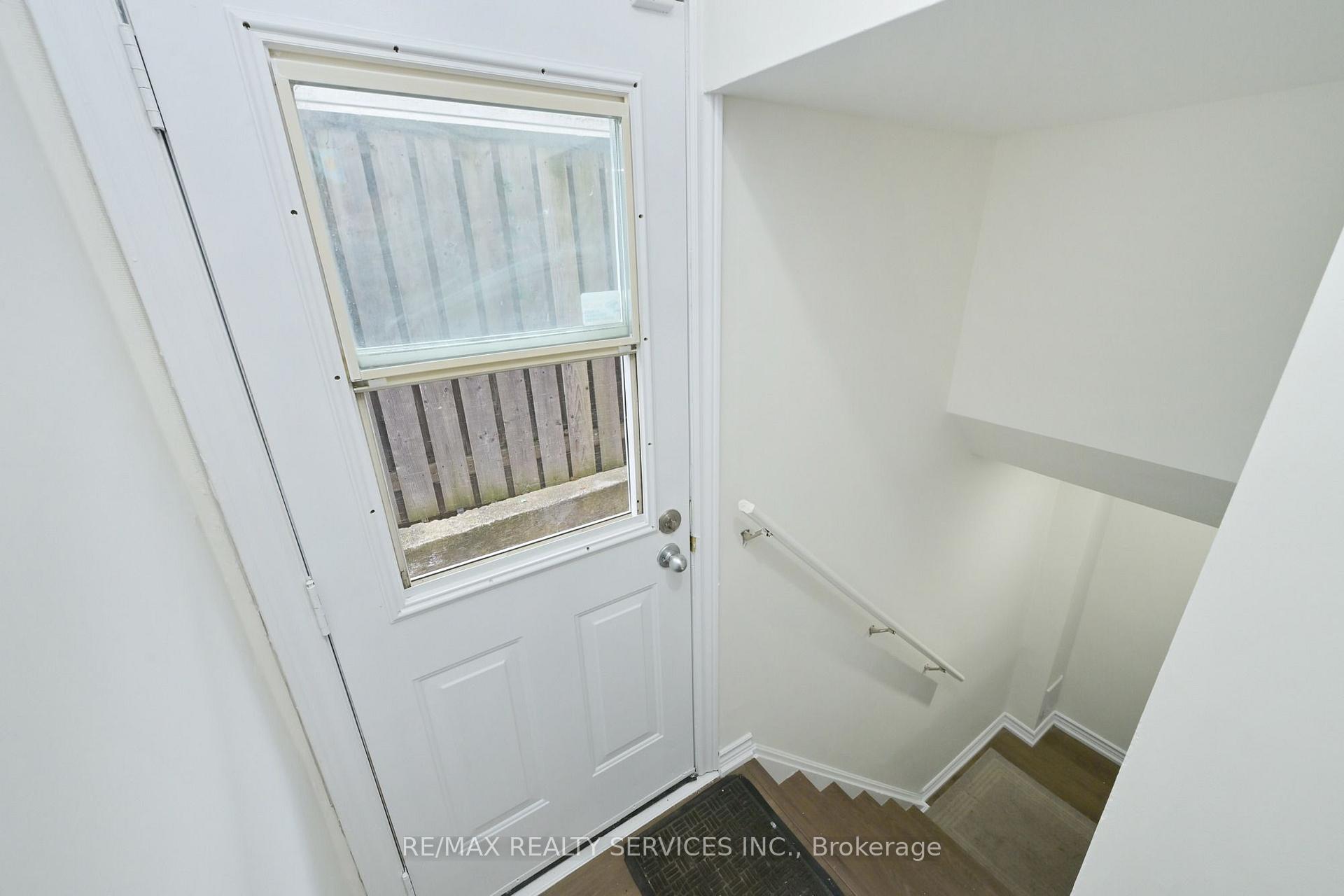 Photo 3 of 31 Brisco Street, Brampton, Brampton North — HOMEH