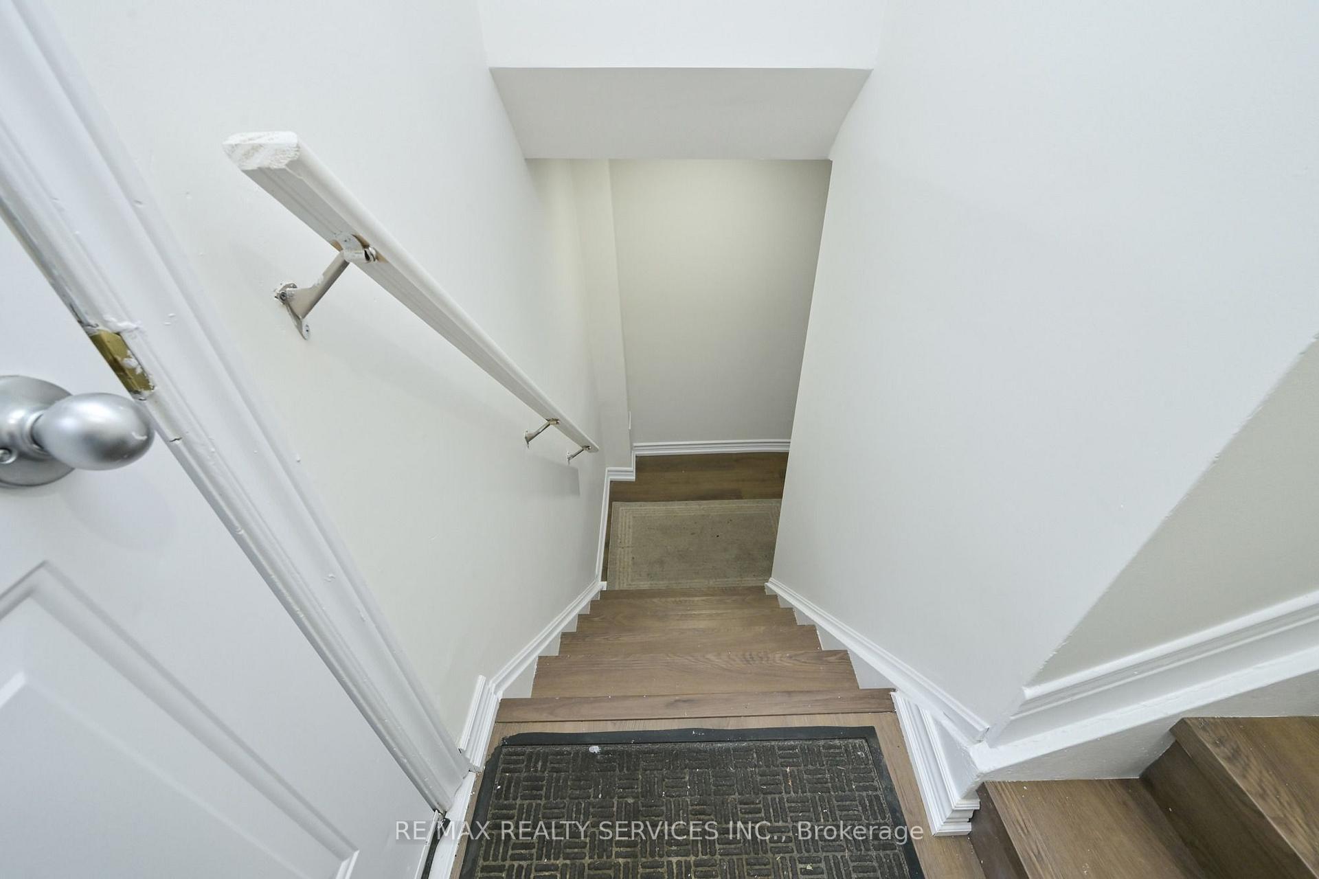Photo 4 of 31 Brisco Street, Brampton, Brampton North — HOMEH