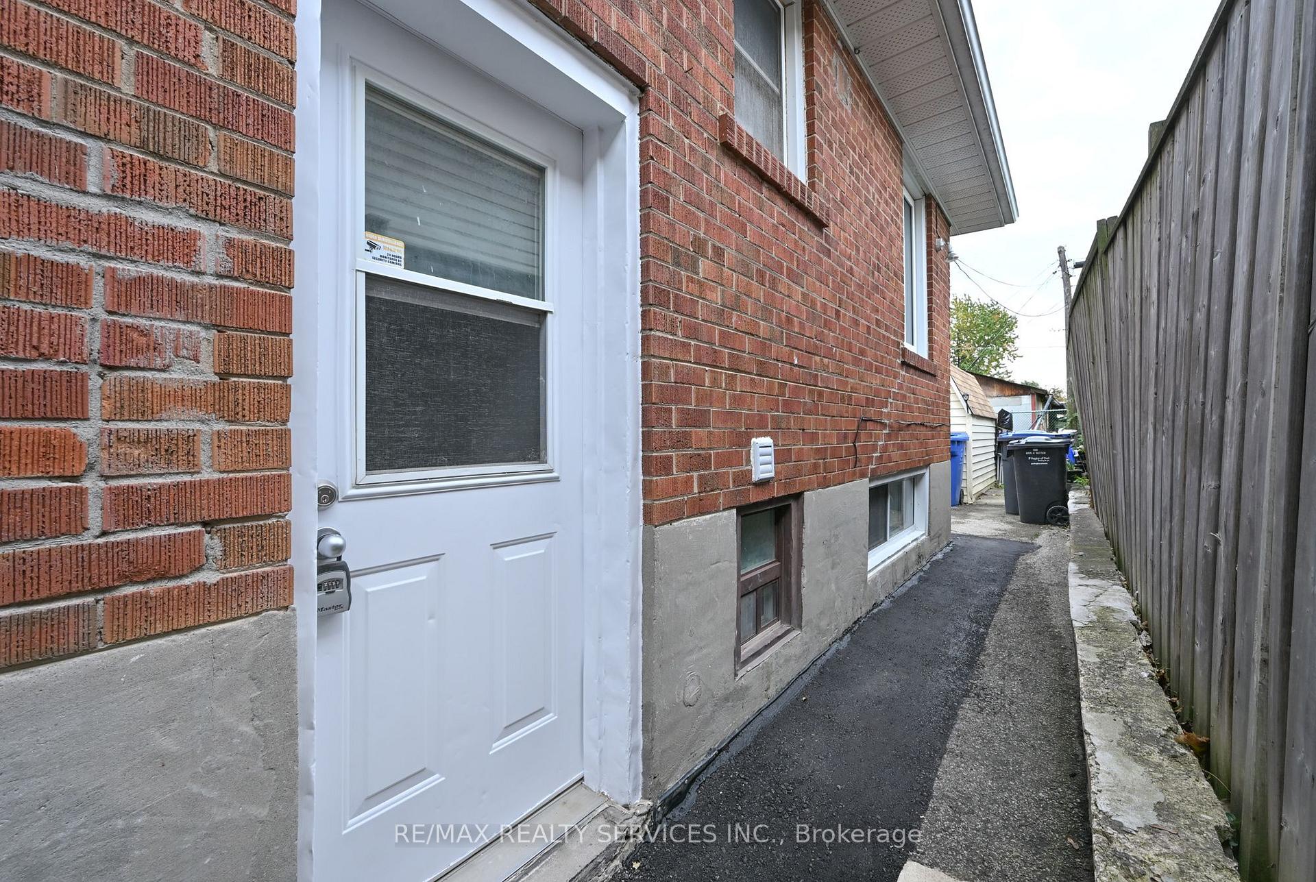 Photo 5 of 31 Brisco Street, Brampton, Brampton North — HOMEH