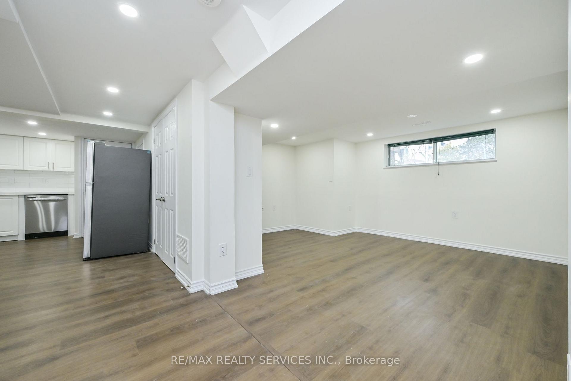 Photo 13 of 31 Brisco Street, Brampton, Brampton North — HOMEH