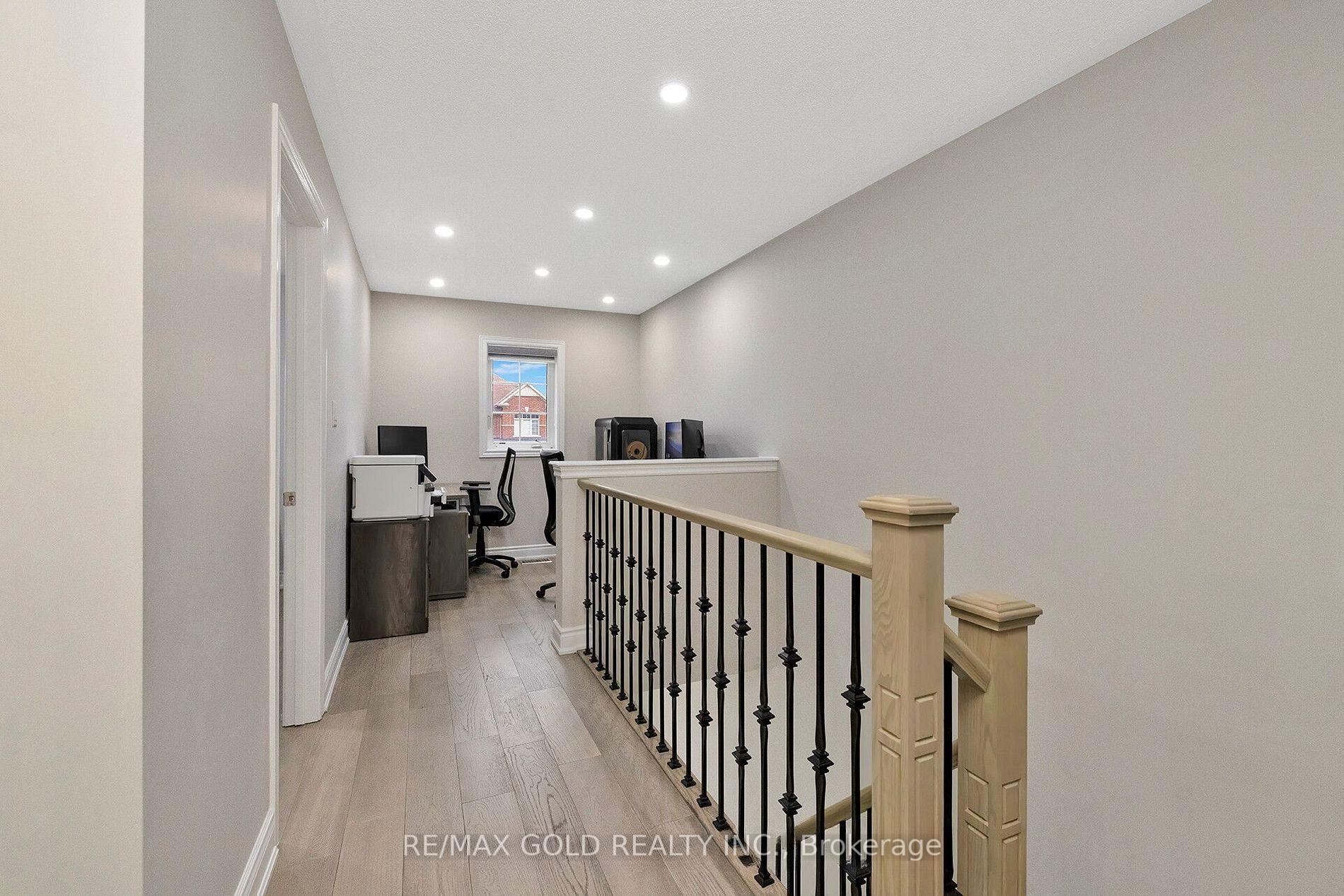 Photo 4 of 47 Antibes Drive, Brampton, Credit Valley — HOMEH