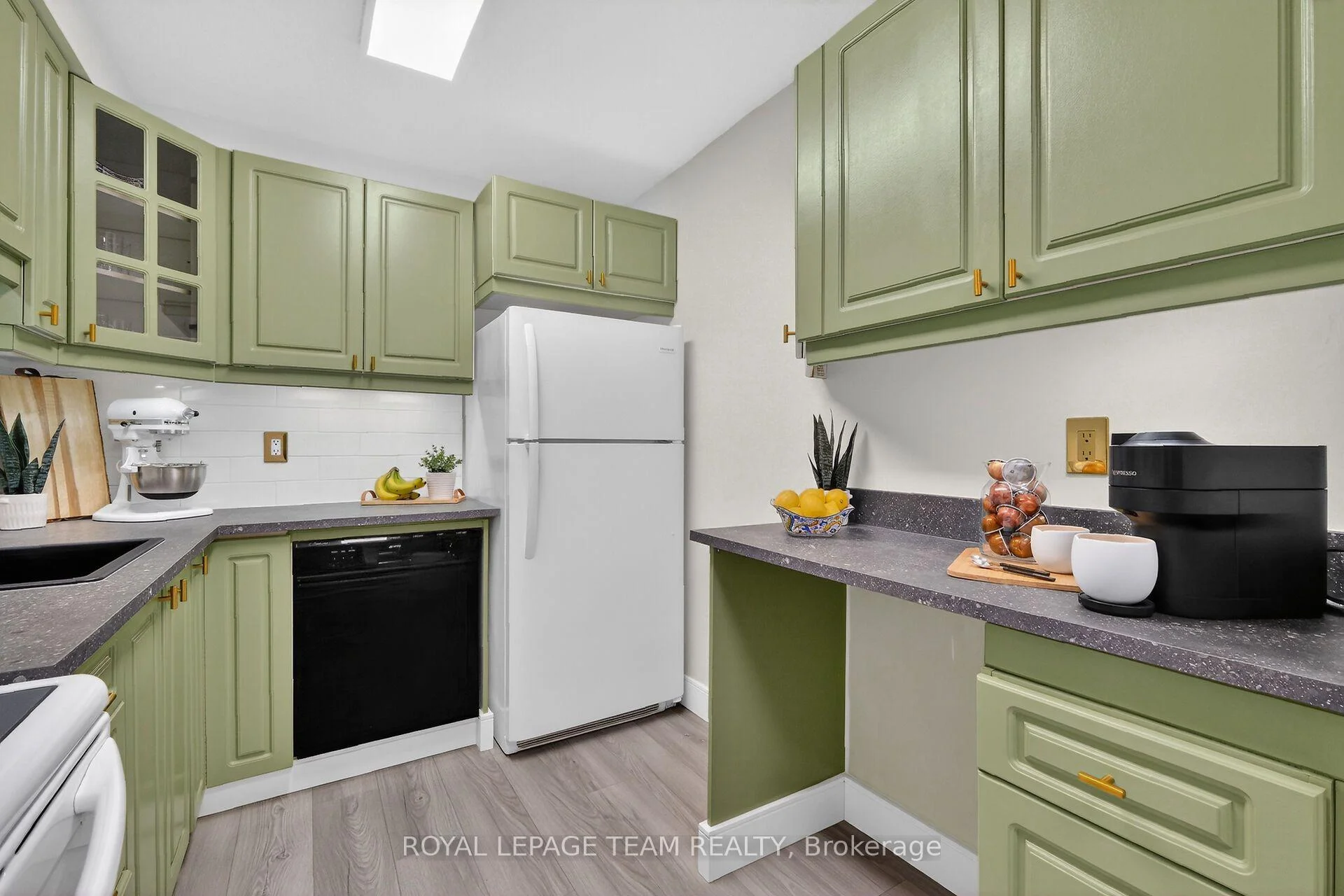 Photo 15 of Unit 1809, 515 St Laurent Boulevard, Ottawa, Viscount Alexander Park — HOMEH