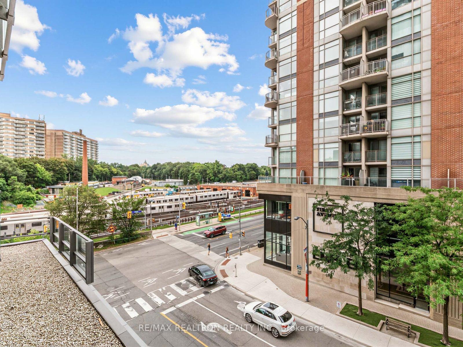 Photo 4 of Unit 407, 1815 Yonge Street, Toronto, Mount Pleasant West — HOMEH