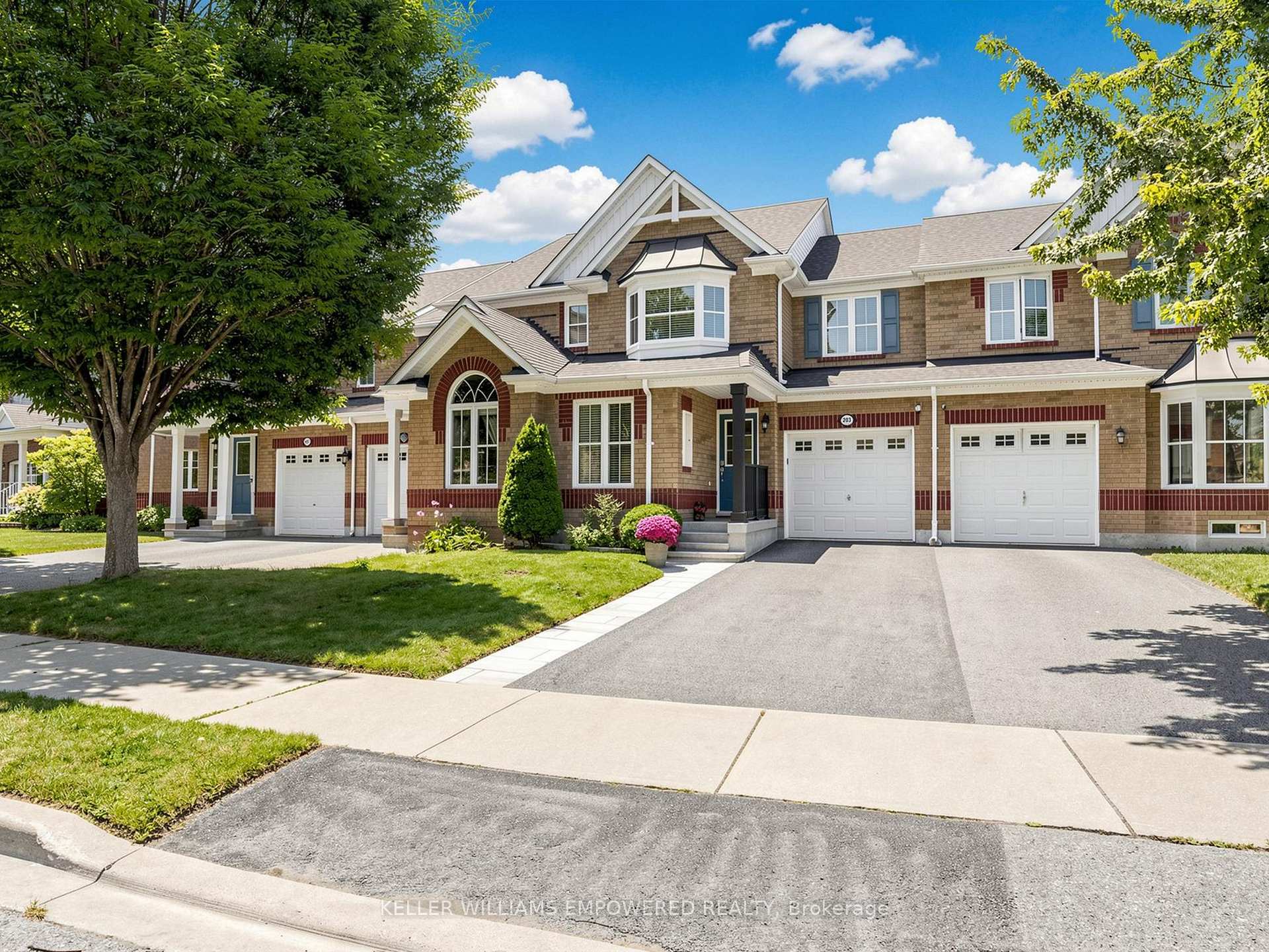 Photo 5 of 203 Chilcott Crescent, Newmarket, Woodland Hill — HOMEH