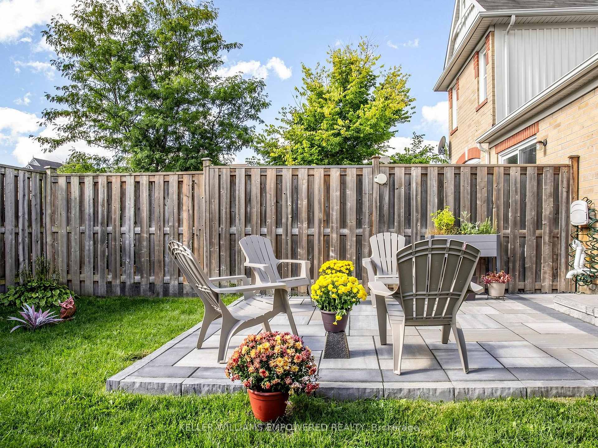 Photo 7 of 203 Chilcott Crescent, Newmarket, Woodland Hill — HOMEH