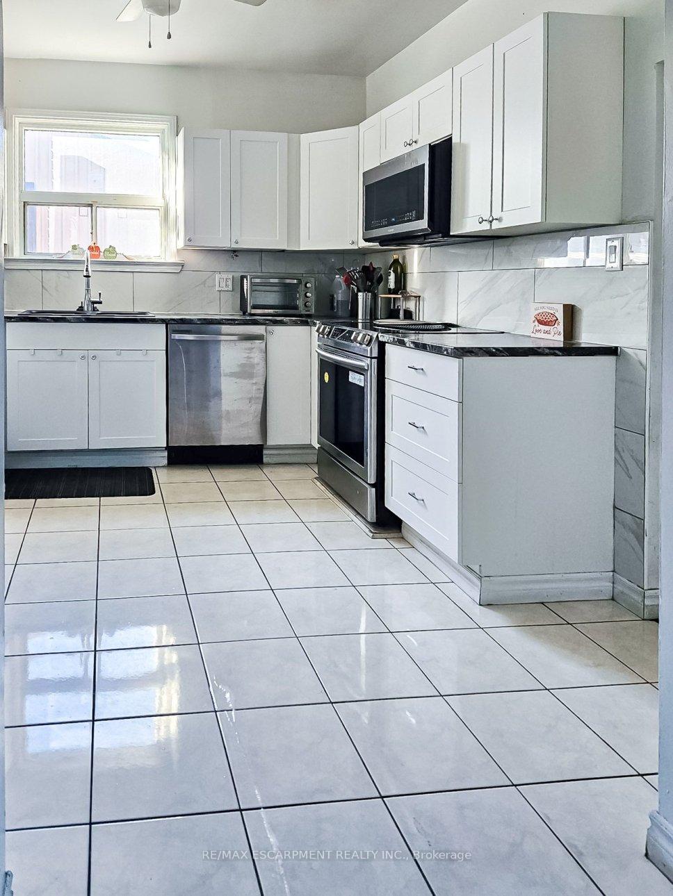 Photo 12 of 548 Beach Road, Hamilton, Parkview — HOMEH
