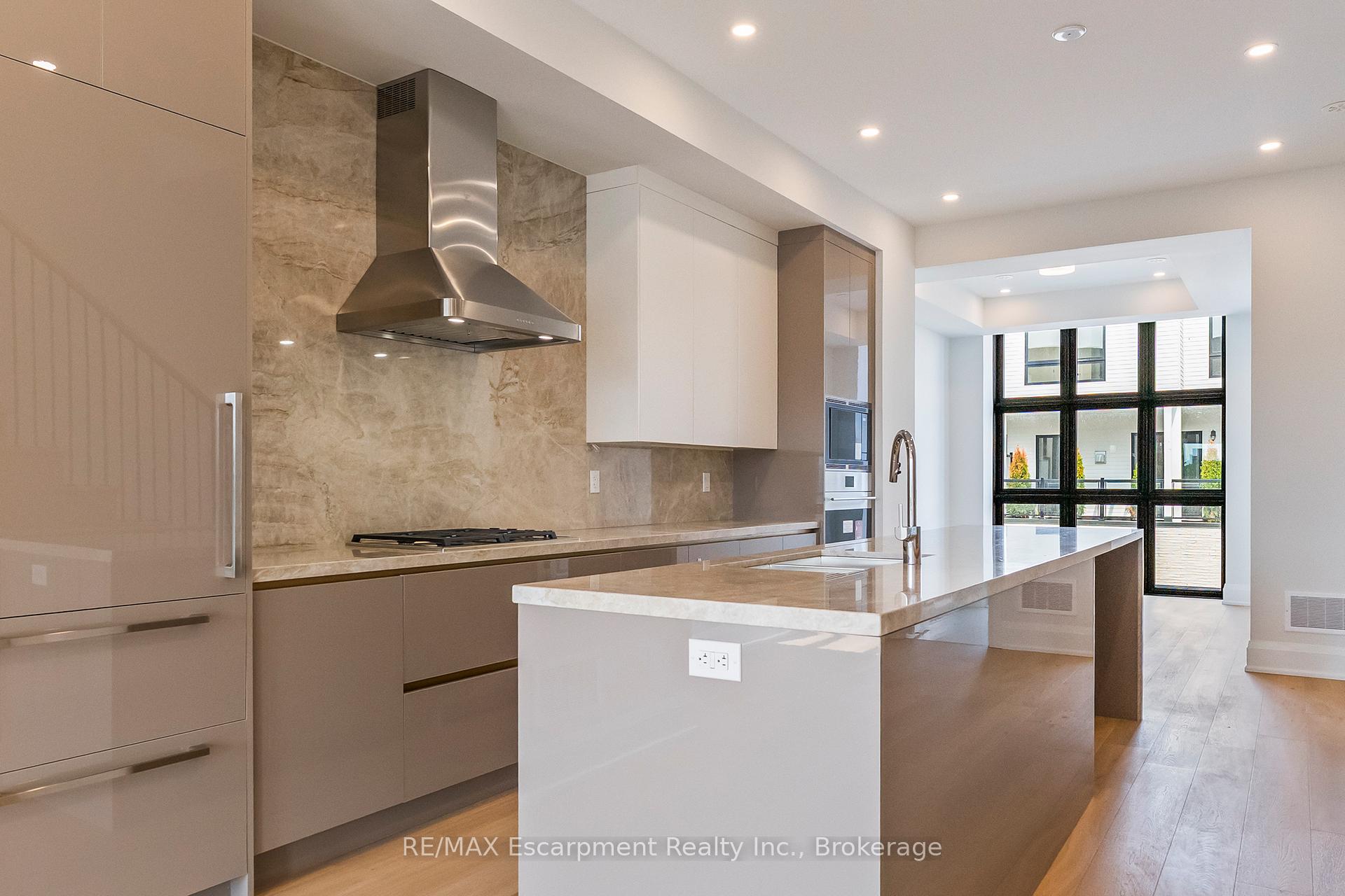 Photo 2 of Unit 4, 138 East Street, Oakville, Bronte — HOMEH
