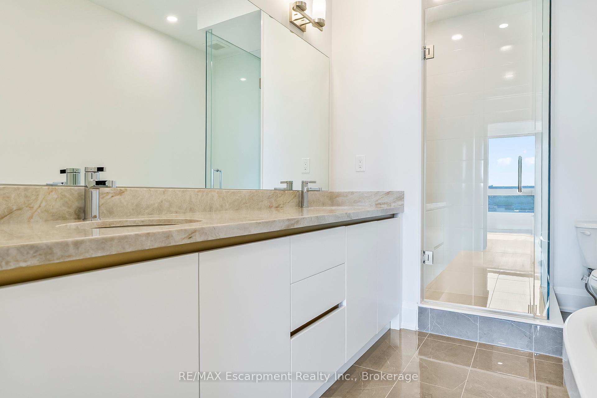 Photo 7 of Unit 4, 138 East Street, Oakville, Bronte — HOMEH