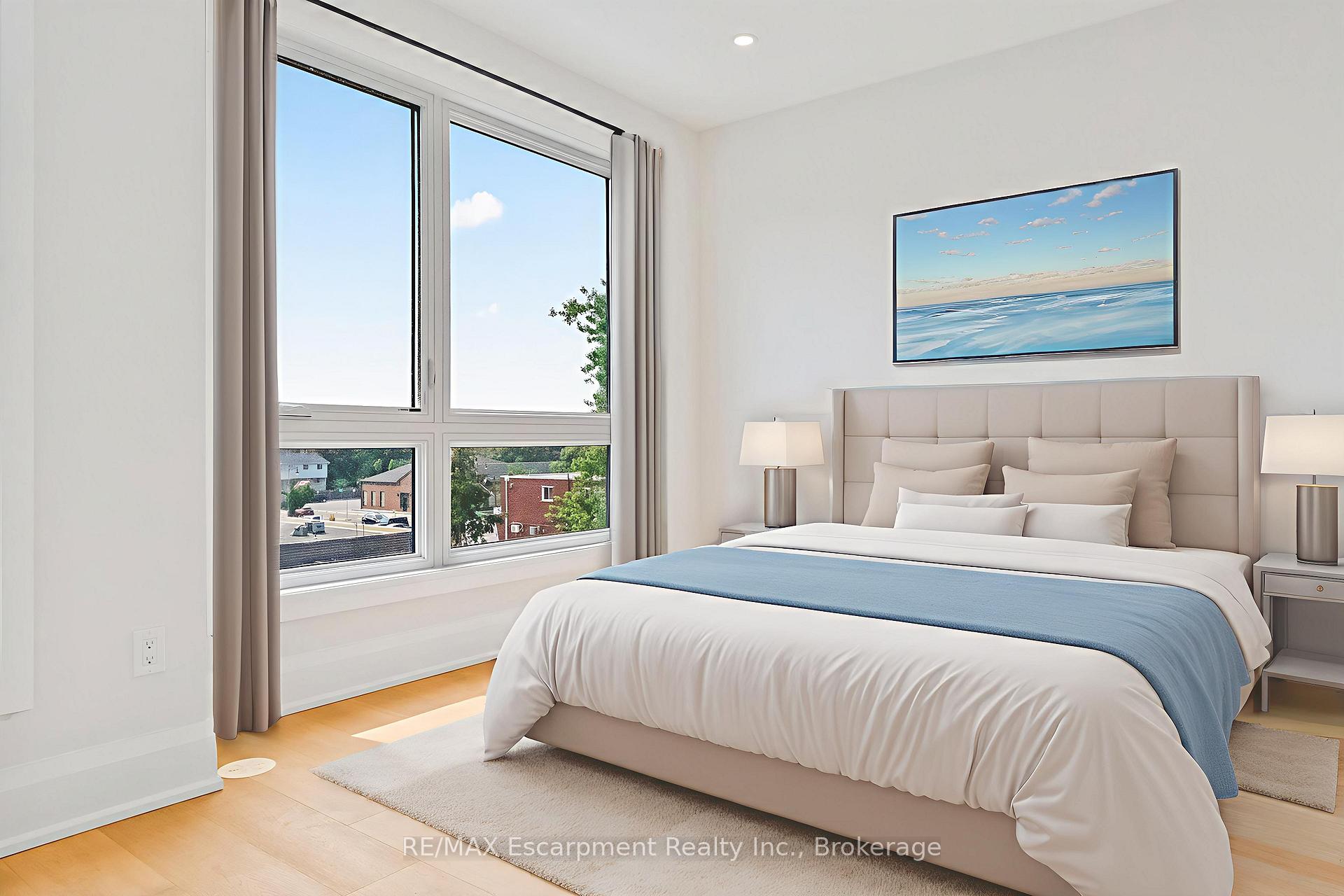 Photo 8 of Unit 4, 138 East Street, Oakville, Bronte — HOMEH