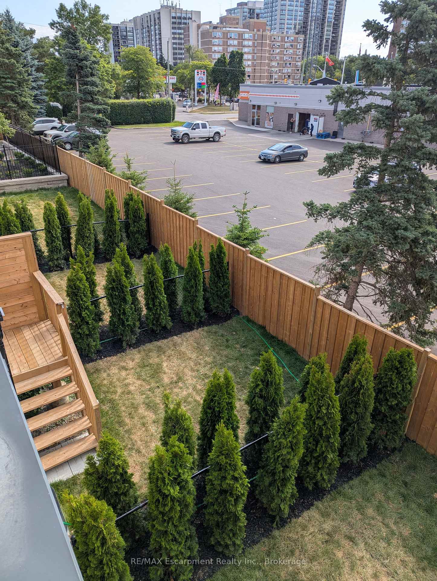 Photo 11 of Unit 4, 138 East Street, Oakville, Bronte — HOMEH